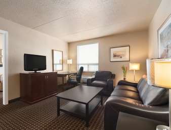 Emerald Hotel & Suites