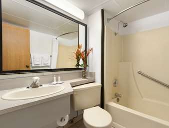 Emerald Hotel & Suites