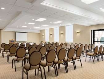Emerald Hotel & Suites