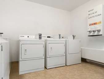 Emerald Hotel & Suites