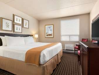 Emerald Hotel & Suites