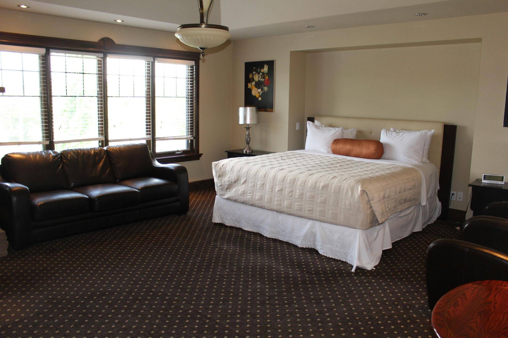 Westmount River Inn