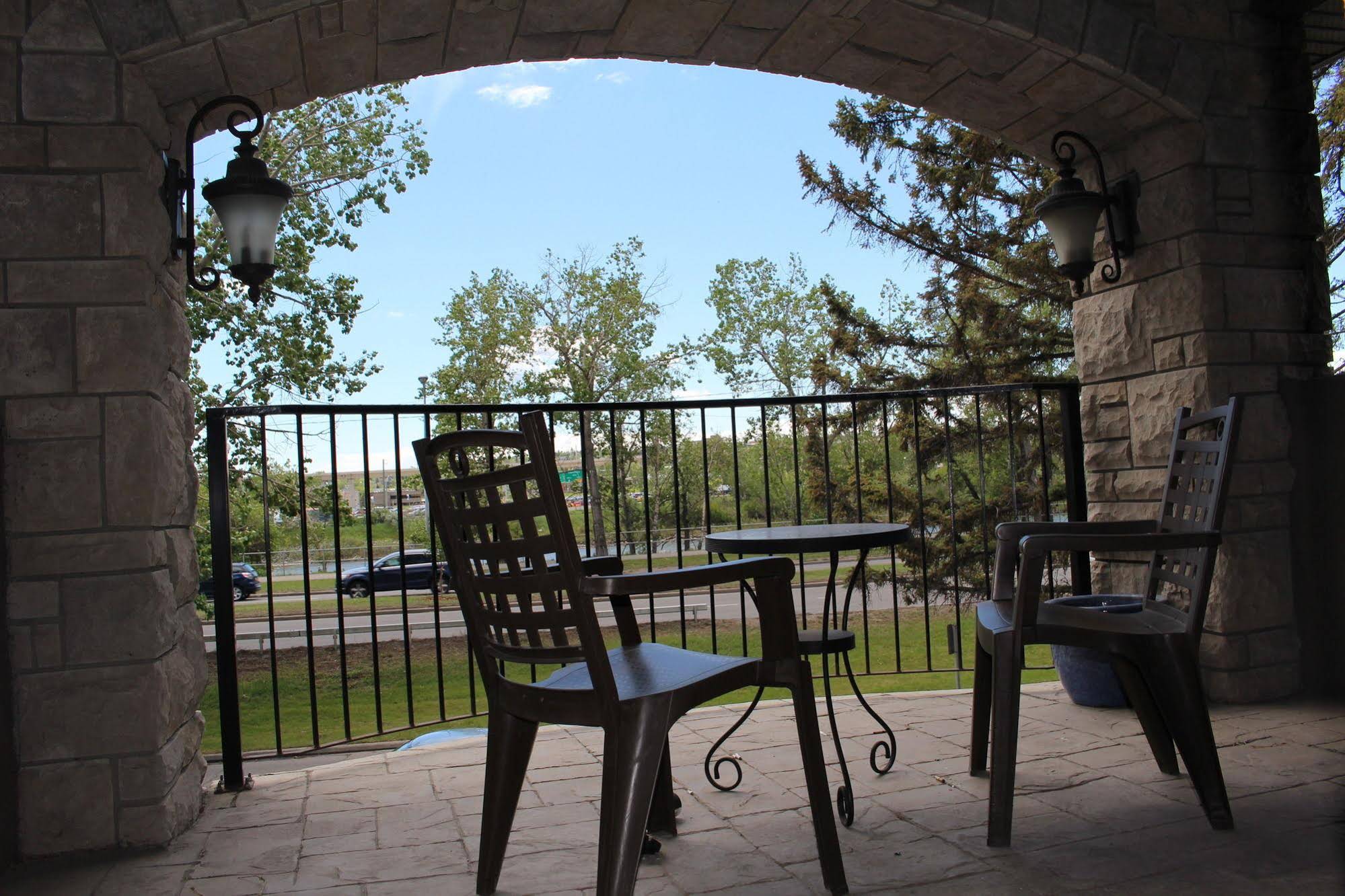 Westmount River Inn