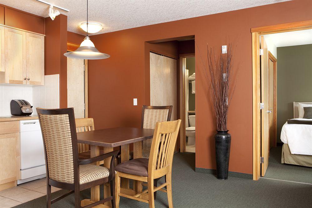 Windtower Lodge & Suites