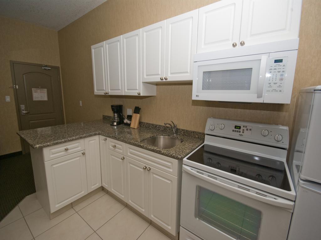 Redwood Inn & Suites