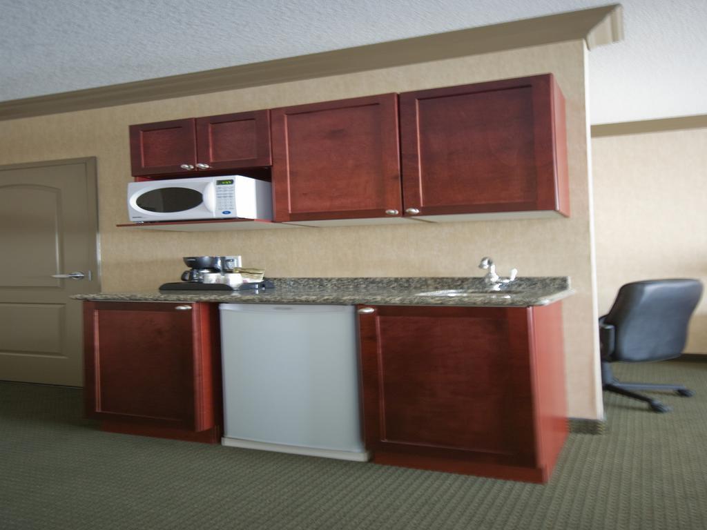 Redwood Inn & Suites