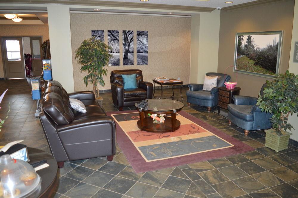 Redwood Inn & Suites
