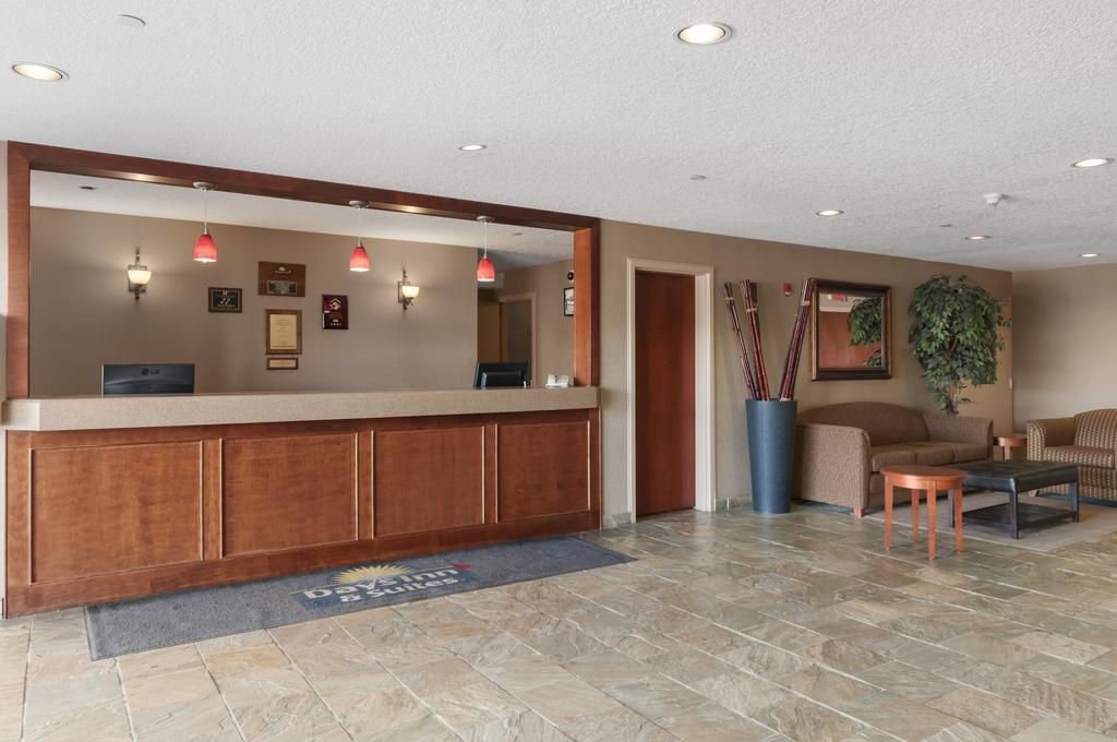 Days Inn & Suites by Wyndham Cochrane