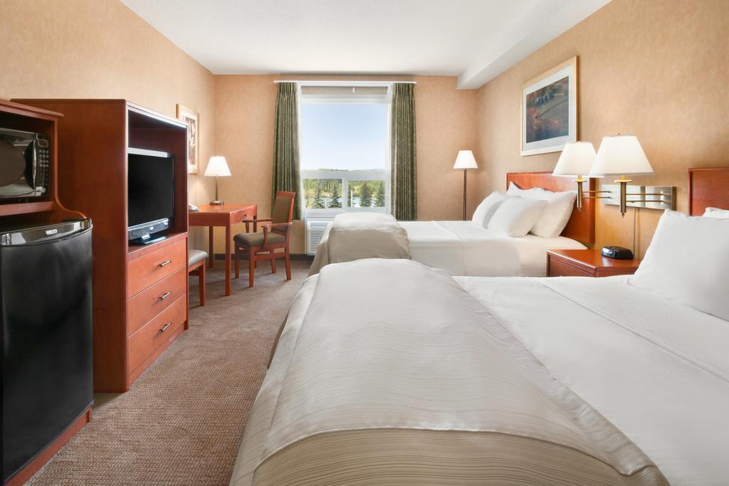 Days Inn & Suites by Wyndham Cochrane