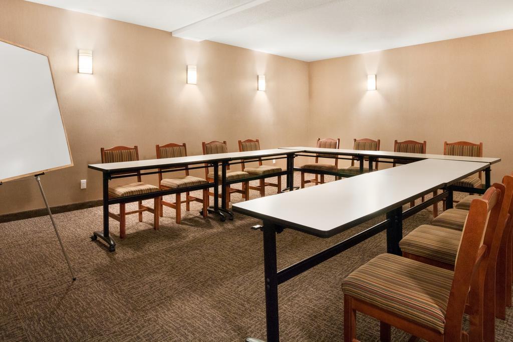 Days Inn & Suites by Wyndham Cochrane