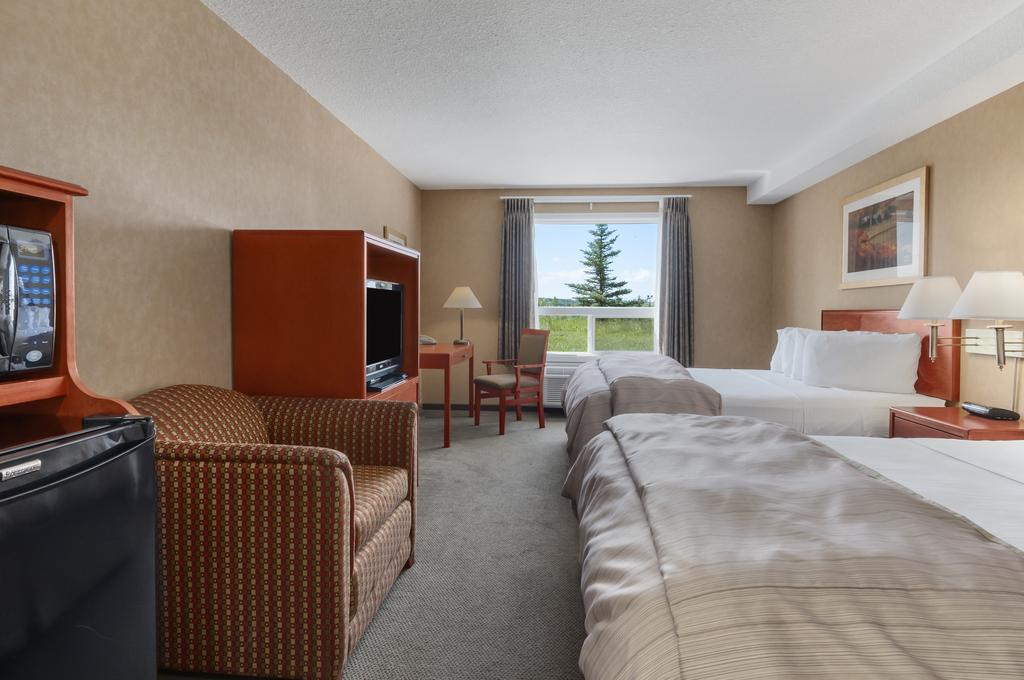 Days Inn & Suites by Wyndham Cochrane