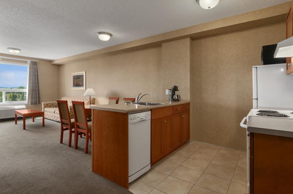 Days Inn & Suites by Wyndham Cochrane