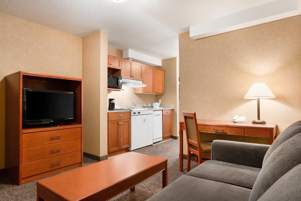 Days Inn & Suites by Wyndham Cochrane