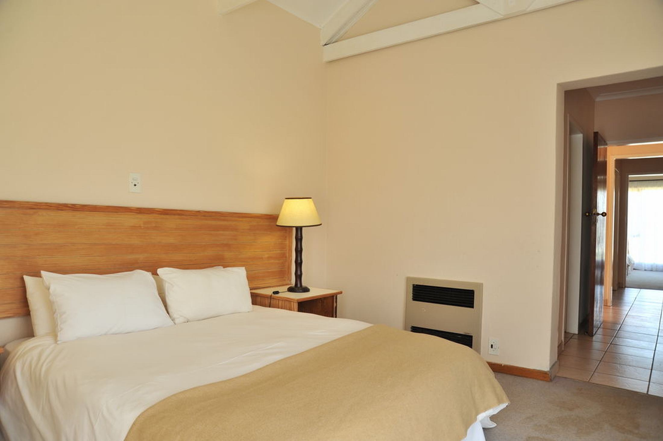 Econo Lodge Inn & Suites