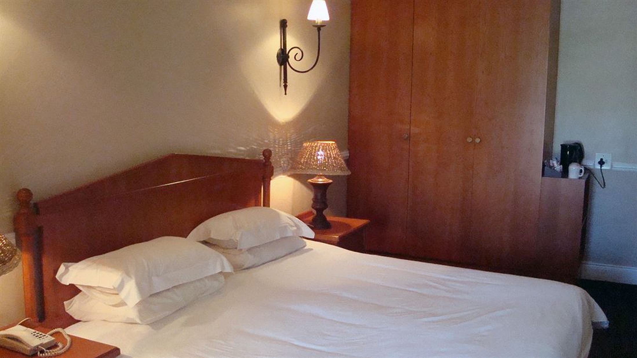 Econo Lodge Inn & Suites