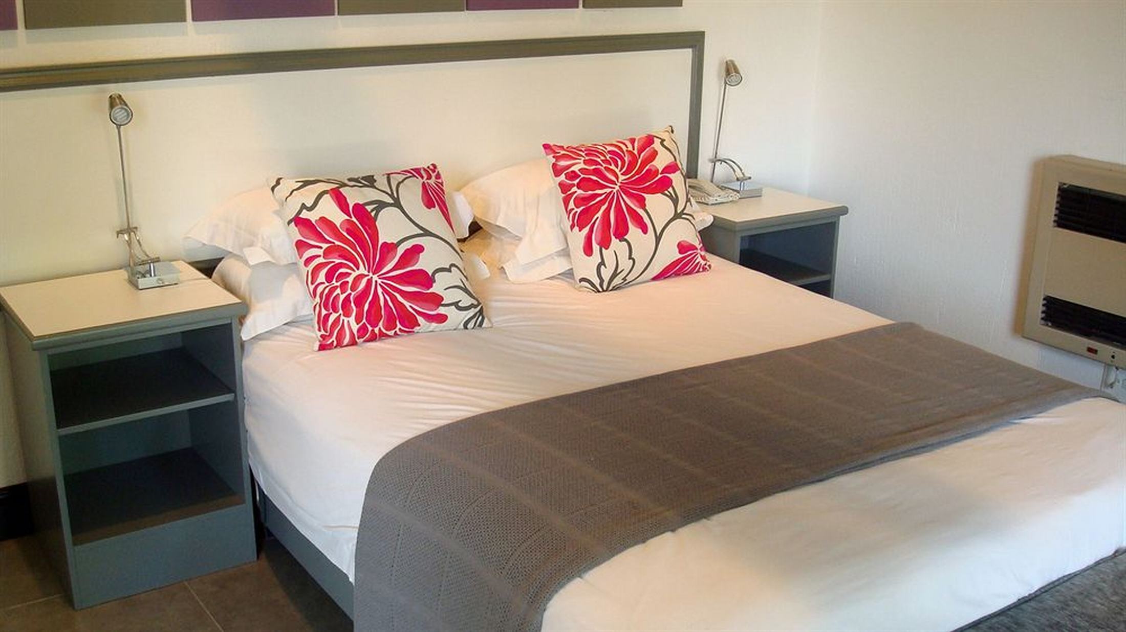 Econo Lodge Inn & Suites