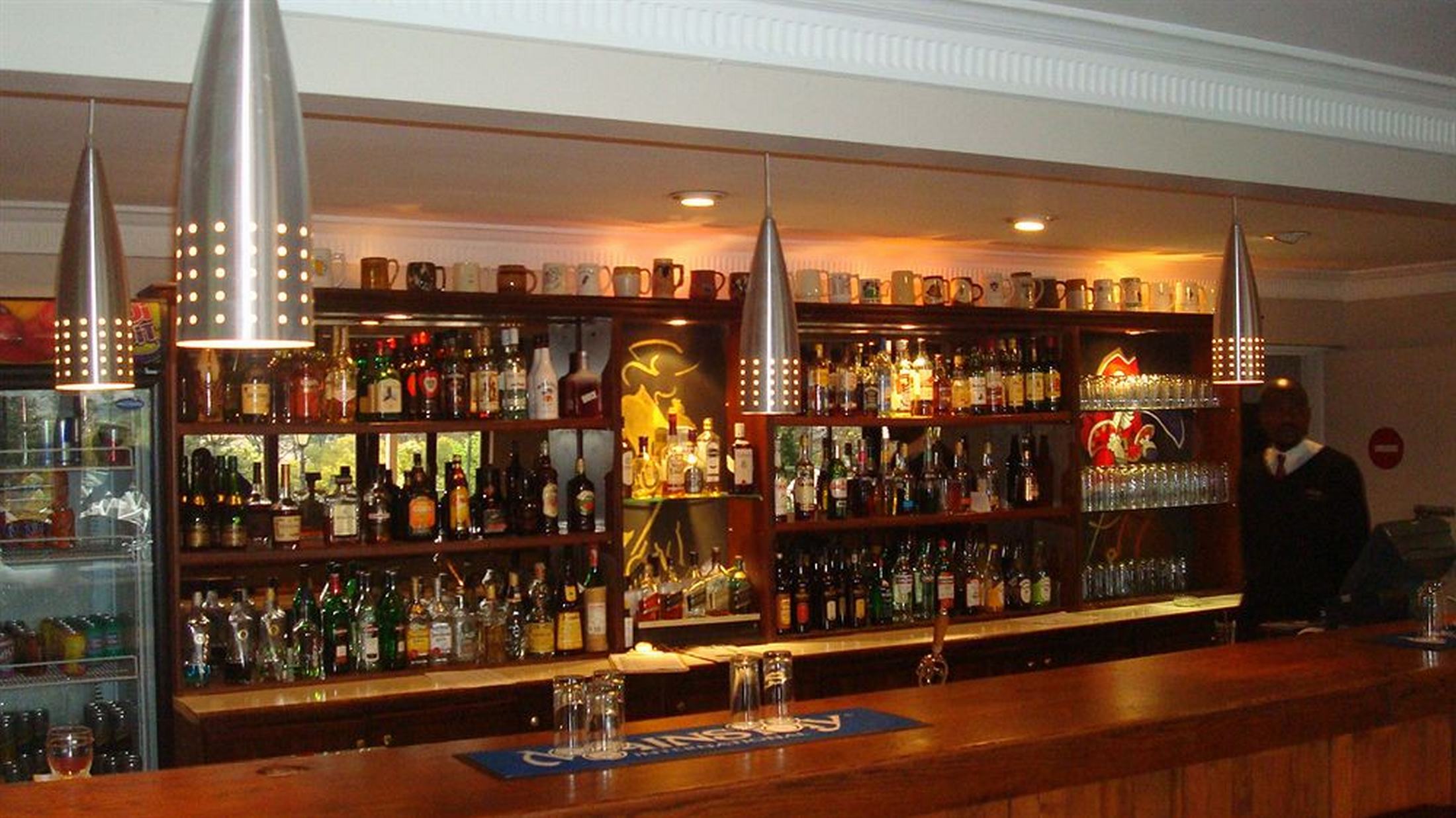 Econo Lodge Inn & Suites