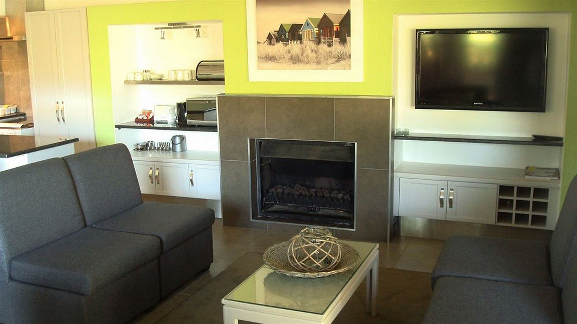 Econo Lodge Inn & Suites