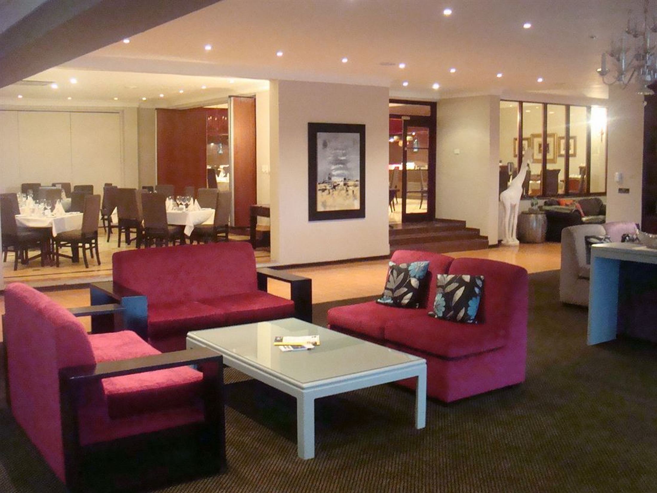Econo Lodge Inn & Suites