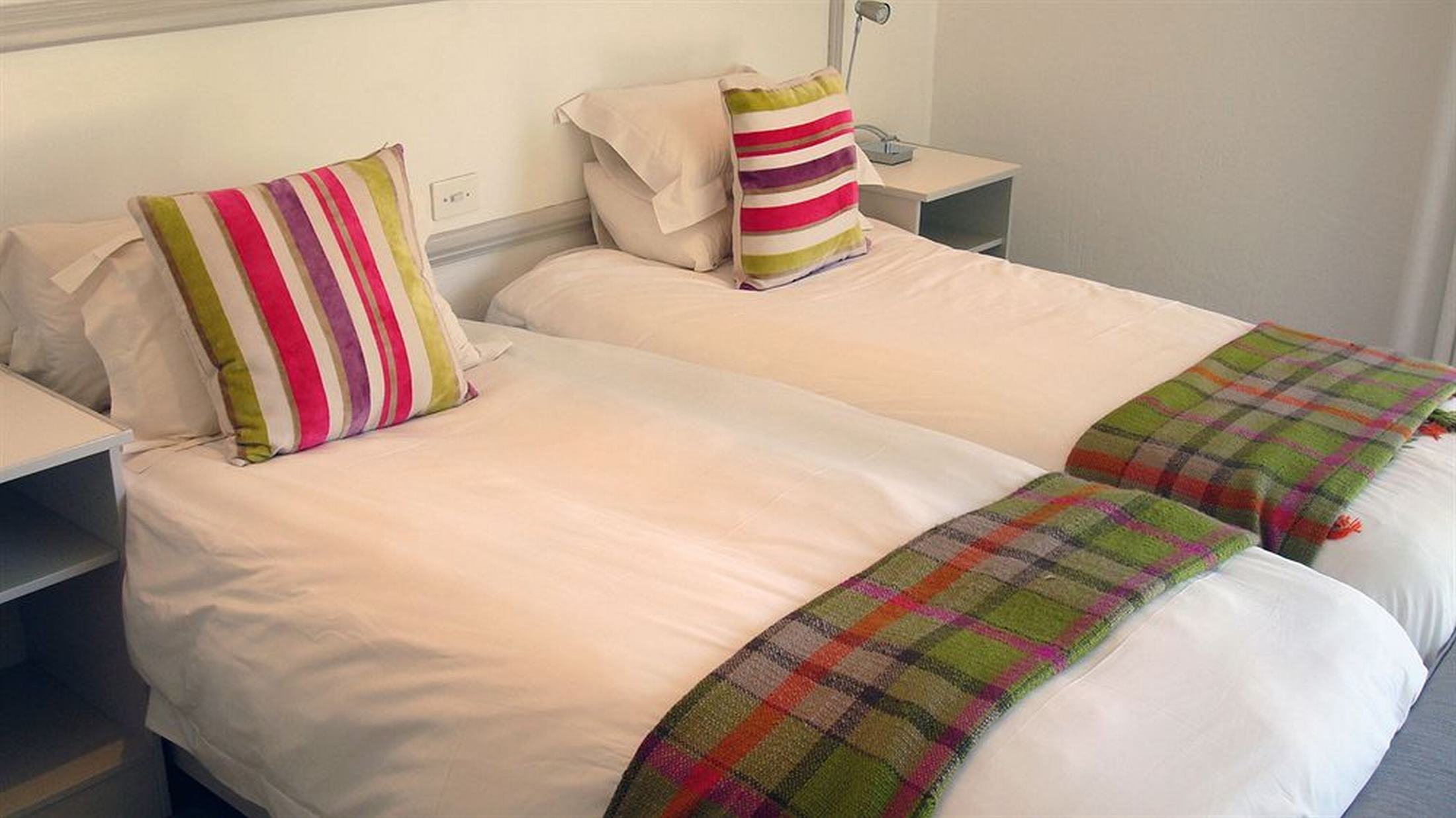 Econo Lodge Inn & Suites