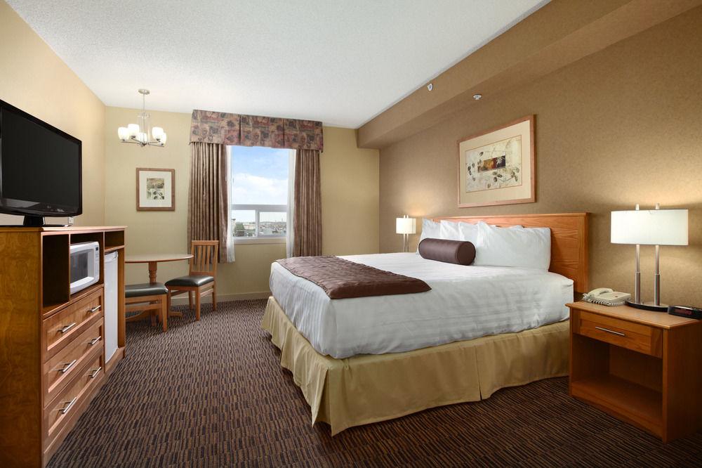 Days Inn & Suites by Wyndham West Edmonton