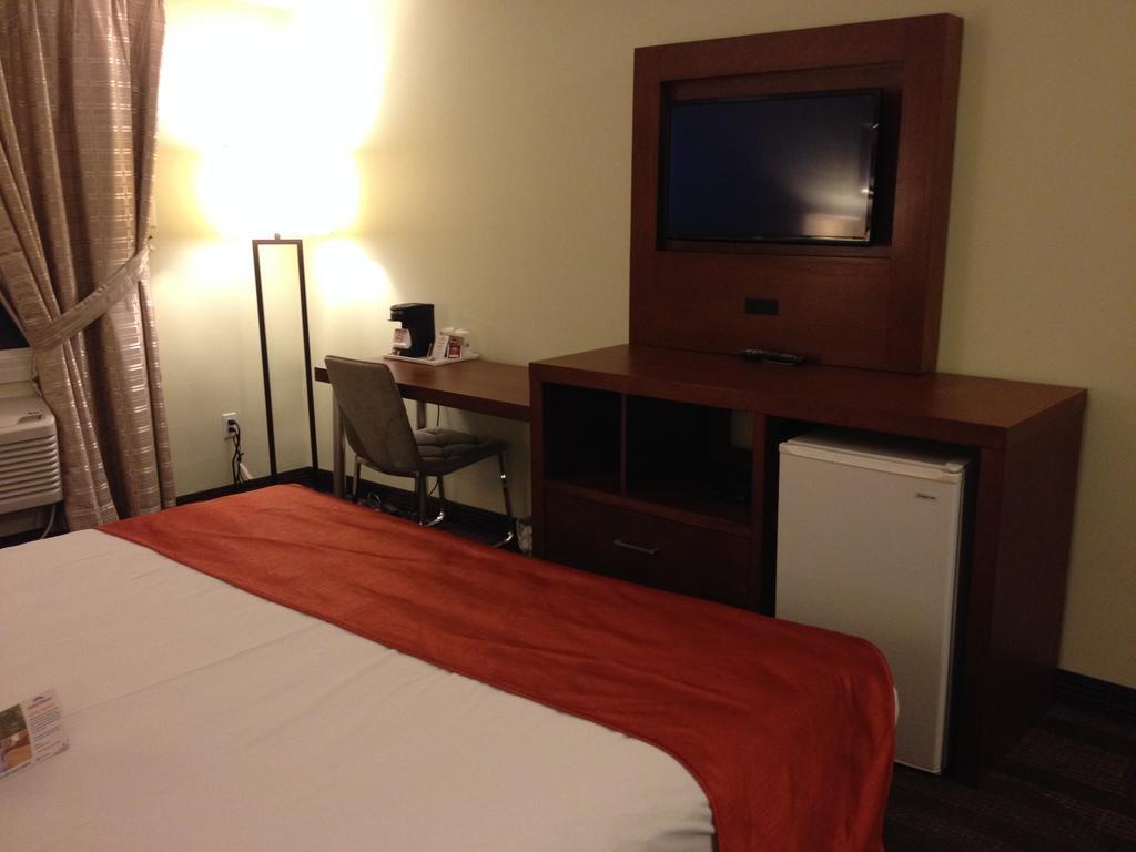 Bedfort Inn & Suites