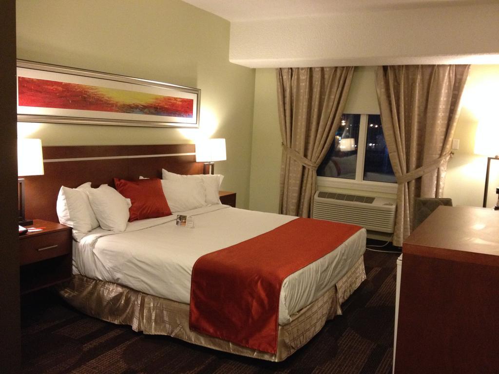 Bedfort Inn & Suites