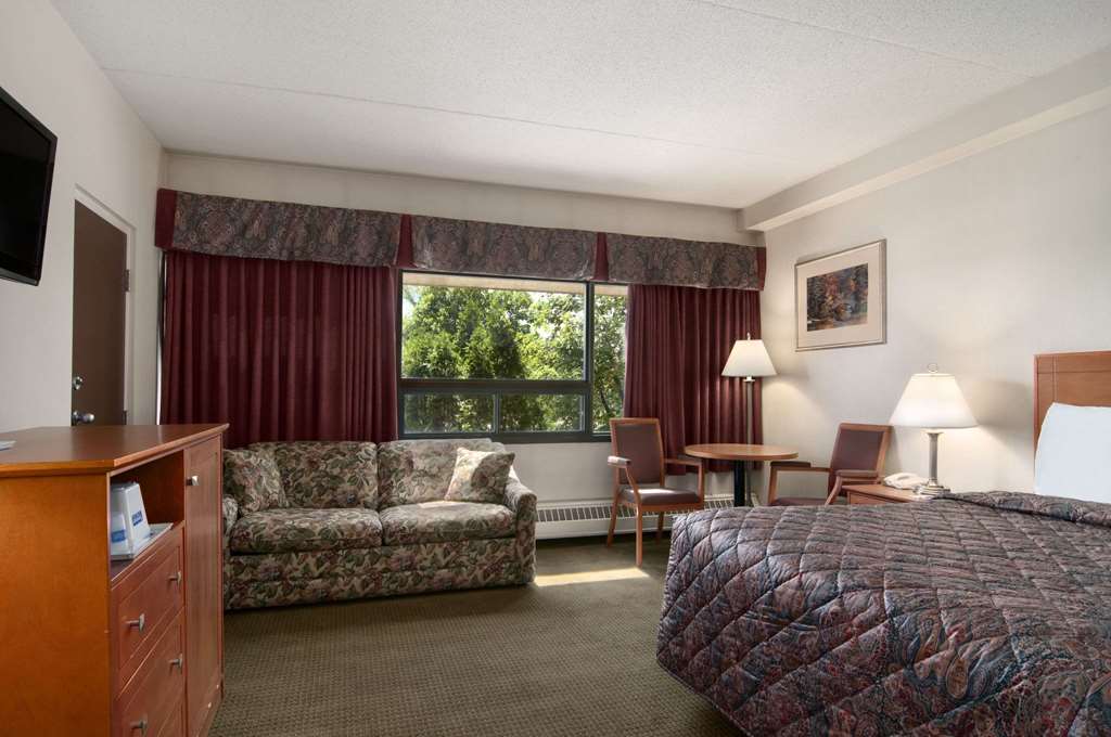 Travelodge by Wyndham Edmonton East