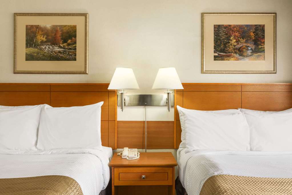 Travelodge by Wyndham Edmonton East