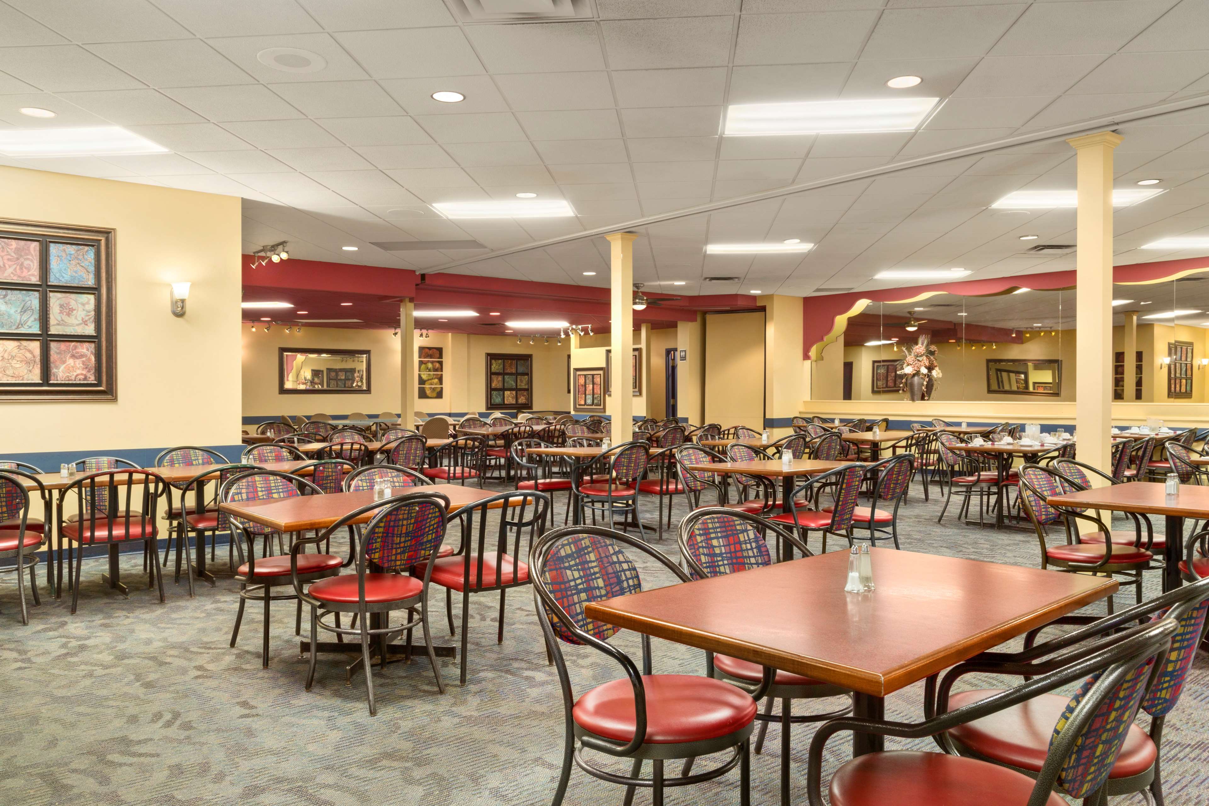 Travelodge by Wyndham Edmonton East