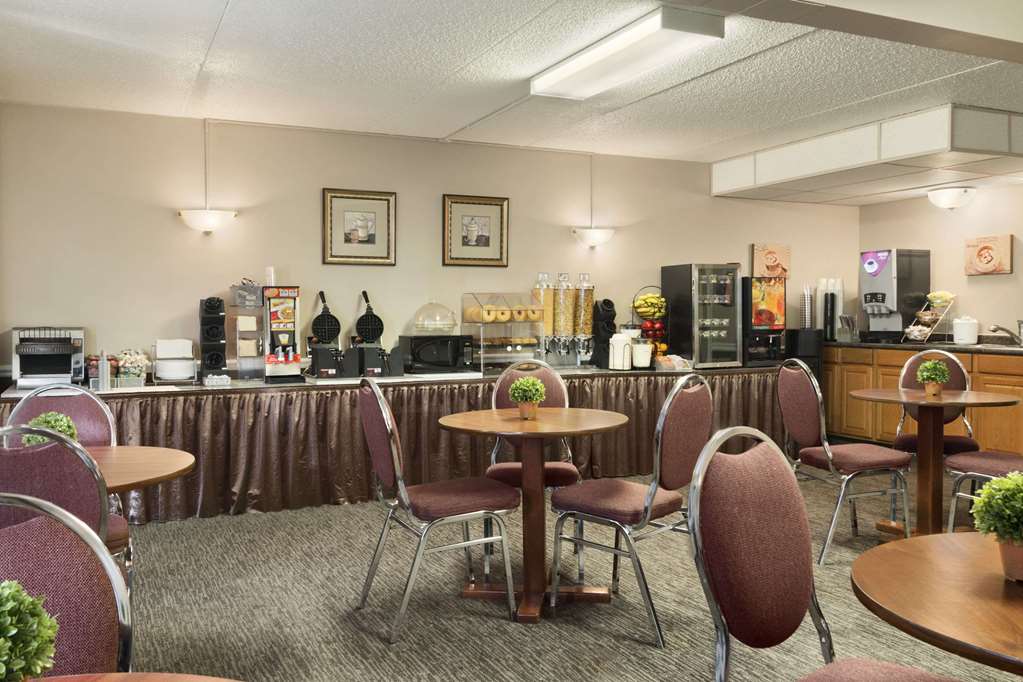 Travelodge by Wyndham Edmonton South