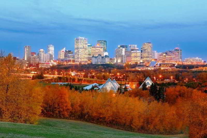 Travelodge by Wyndham Edmonton South
