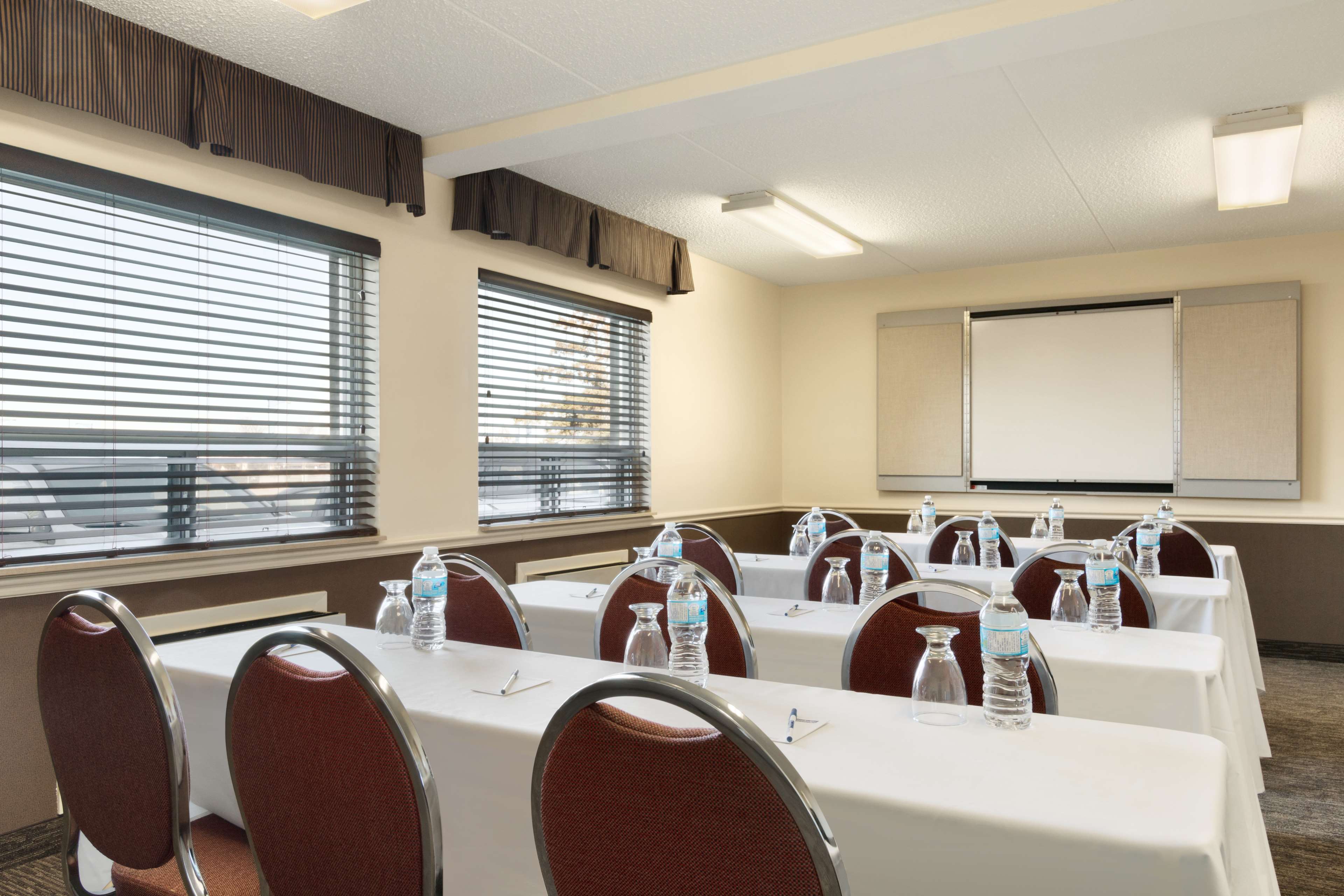 Travelodge by Wyndham Edmonton South