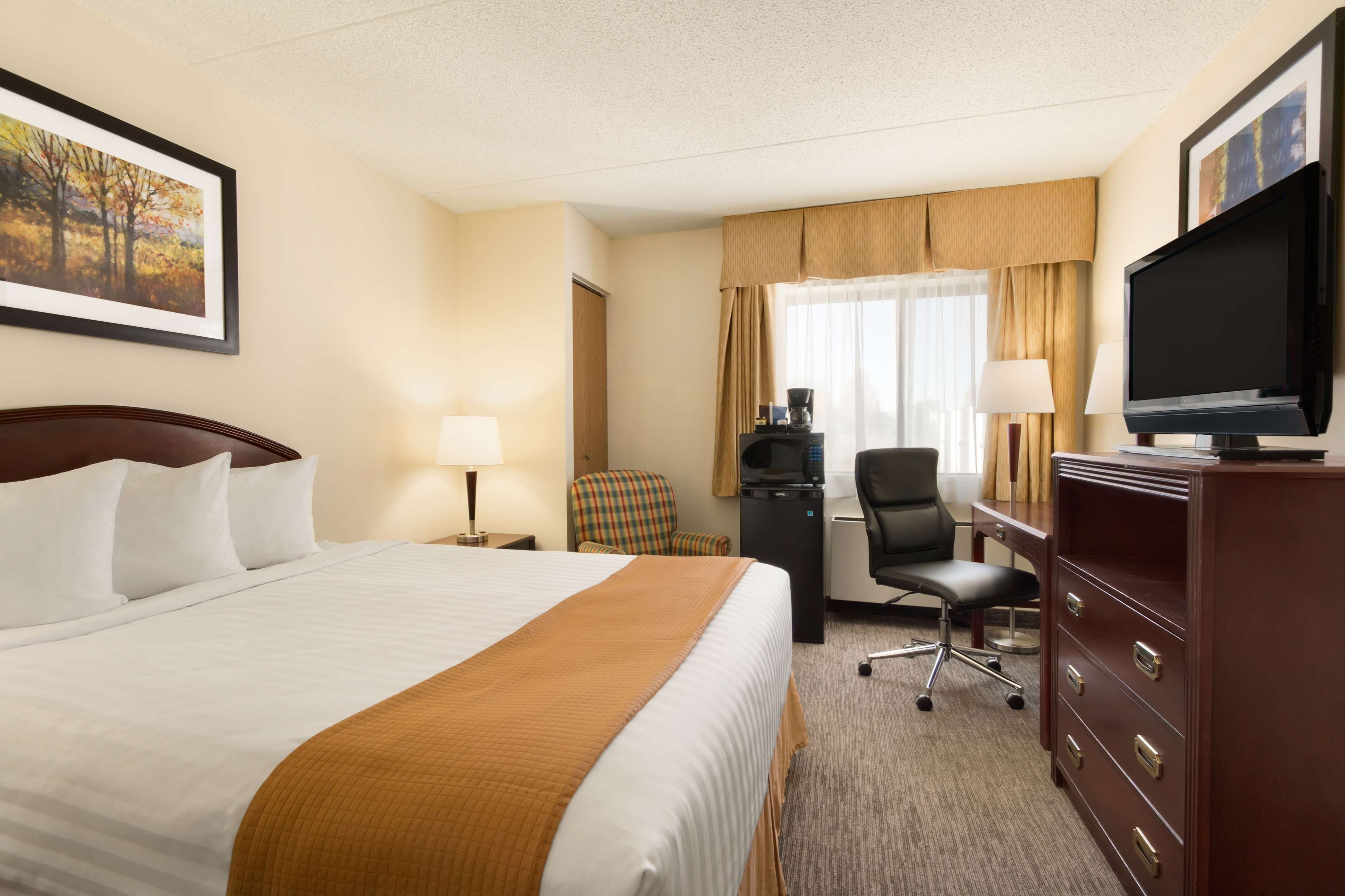 Travelodge by Wyndham Edmonton South