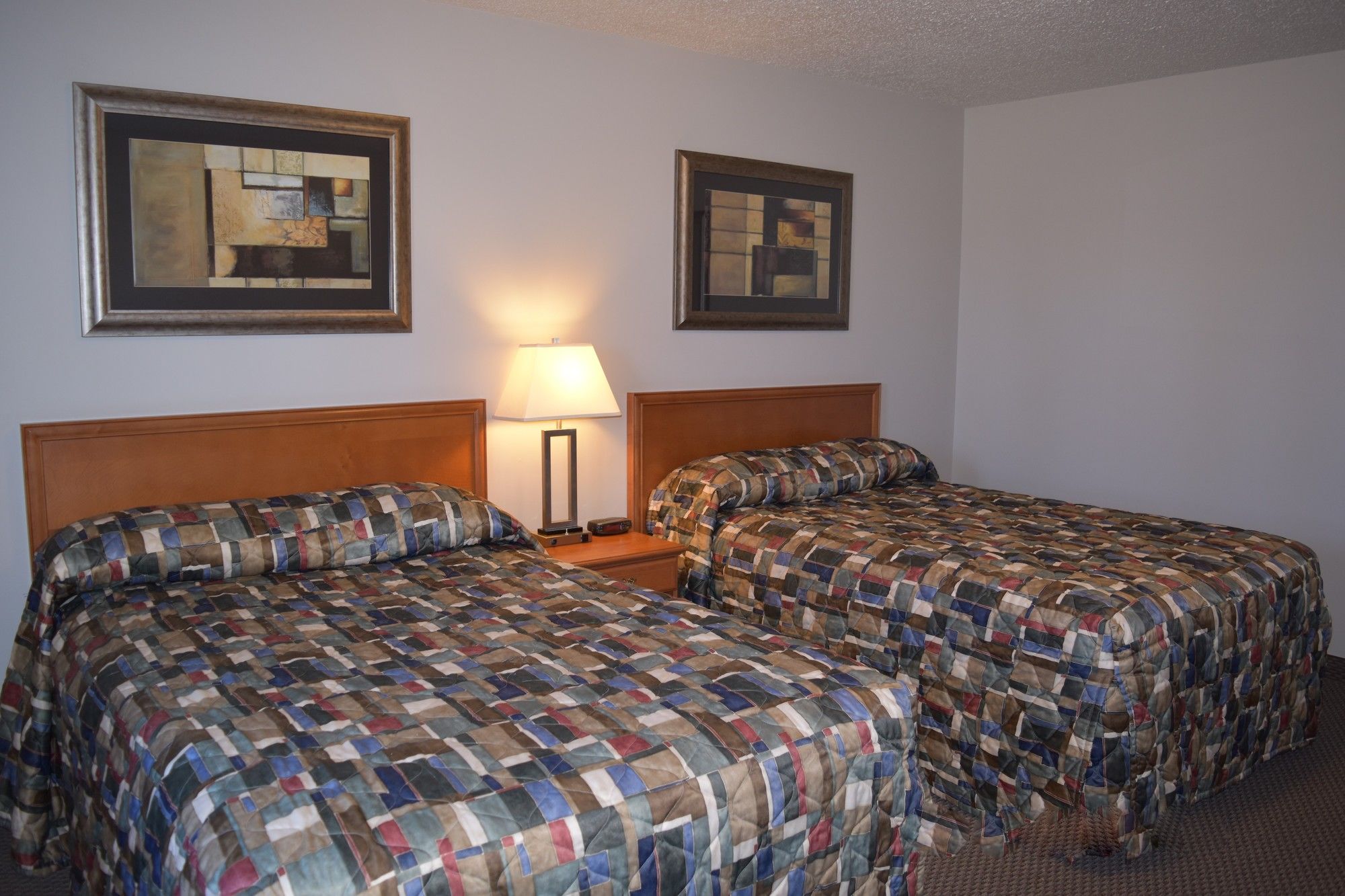 Guest House Inn And Suites