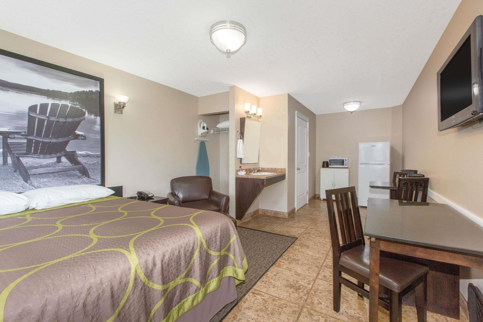 Super 8 by Wyndham Fort McMurray