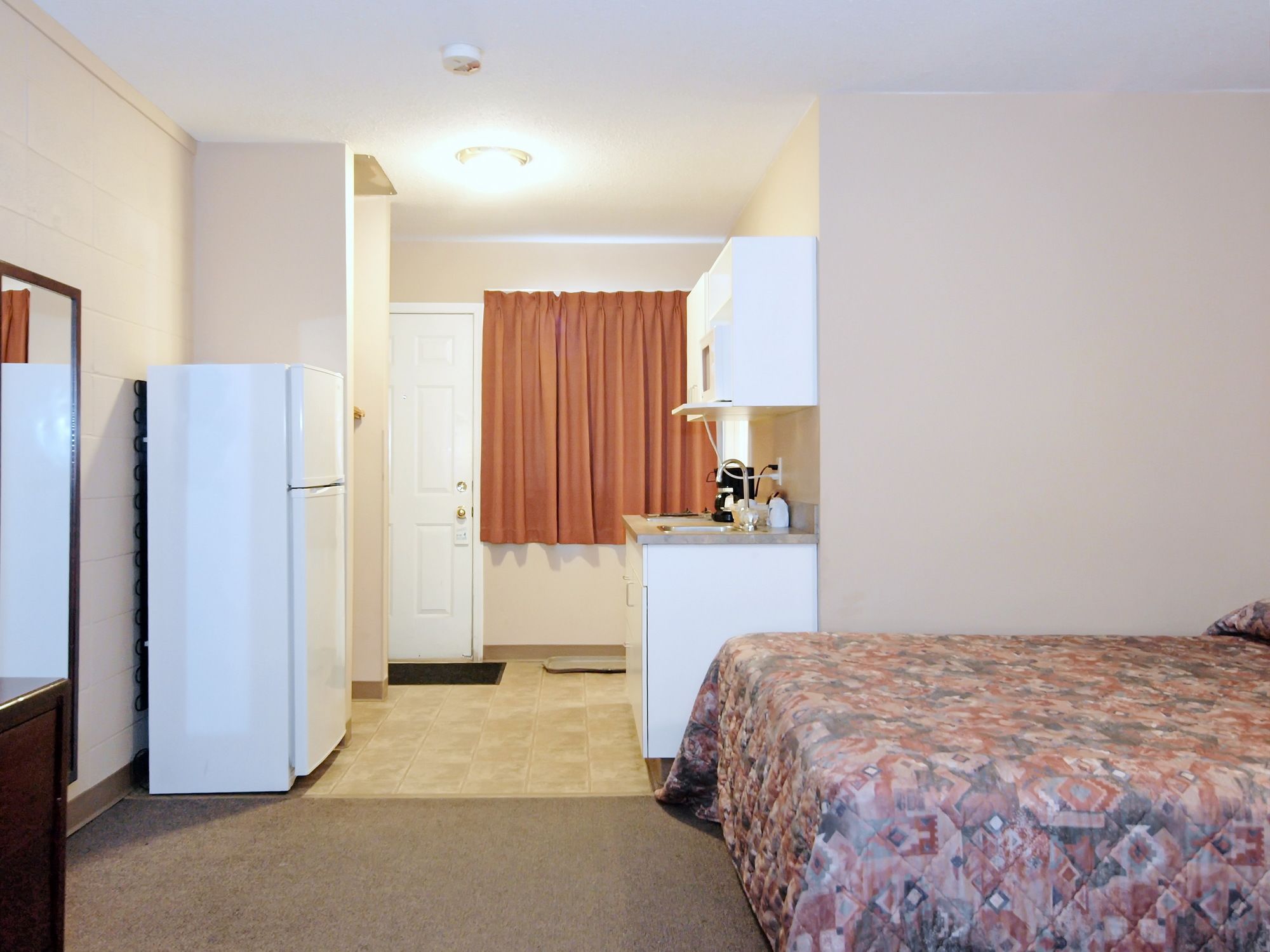 Canadian Motor Inn