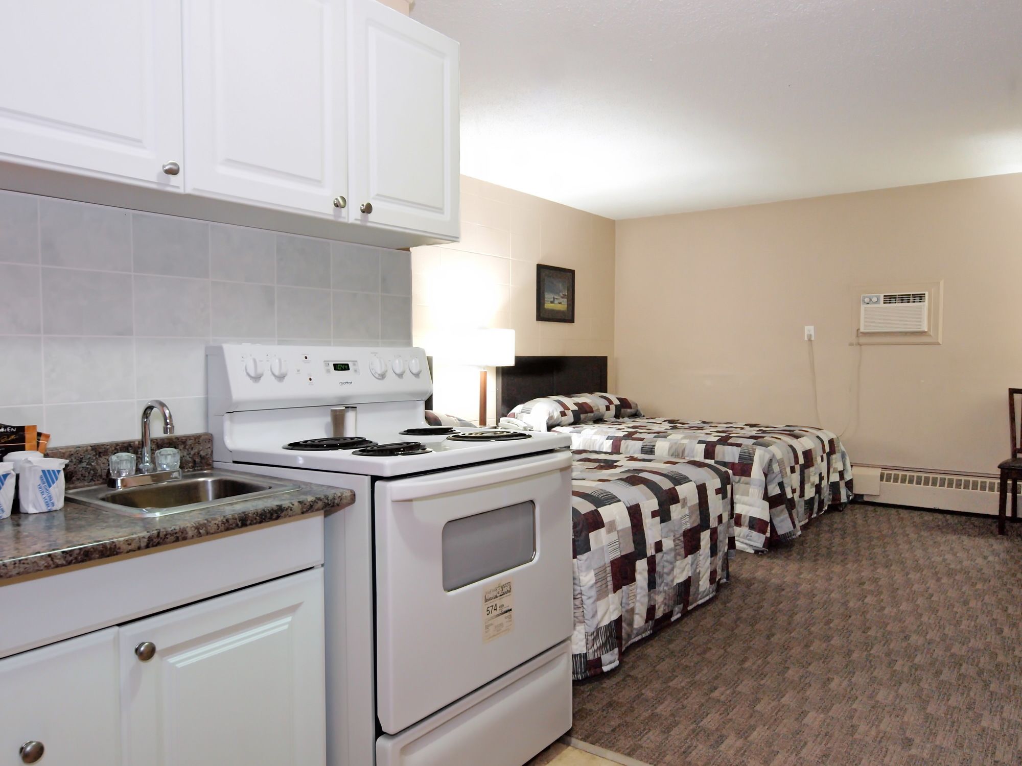 Canadian Motor Inn