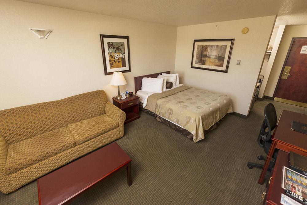 Service Plus Inn and Suites - Grande Prairie