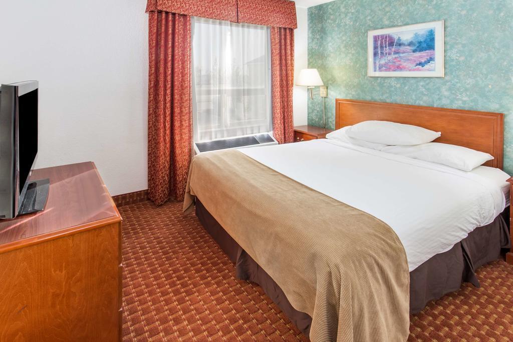 Super 8 by Wyndham Grande Prairie