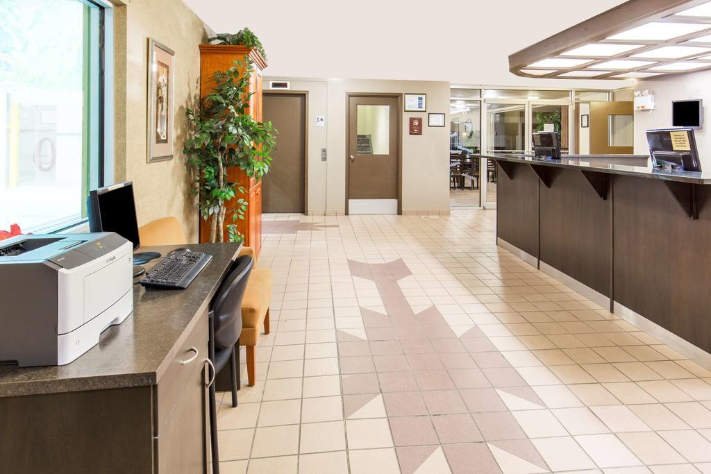 Super 8 by Wyndham Grande Prairie