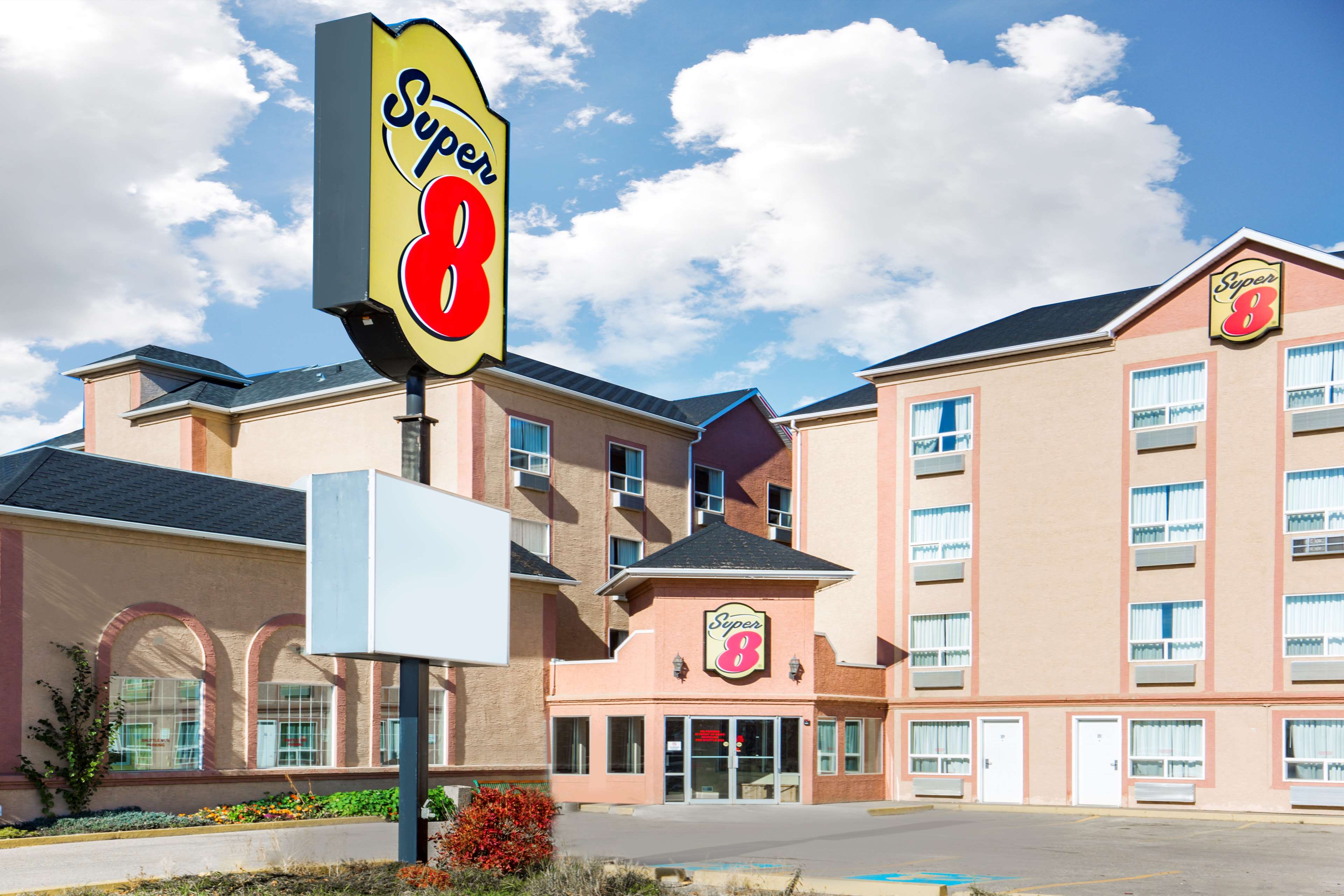 Super 8 by Wyndham Grande Prairie