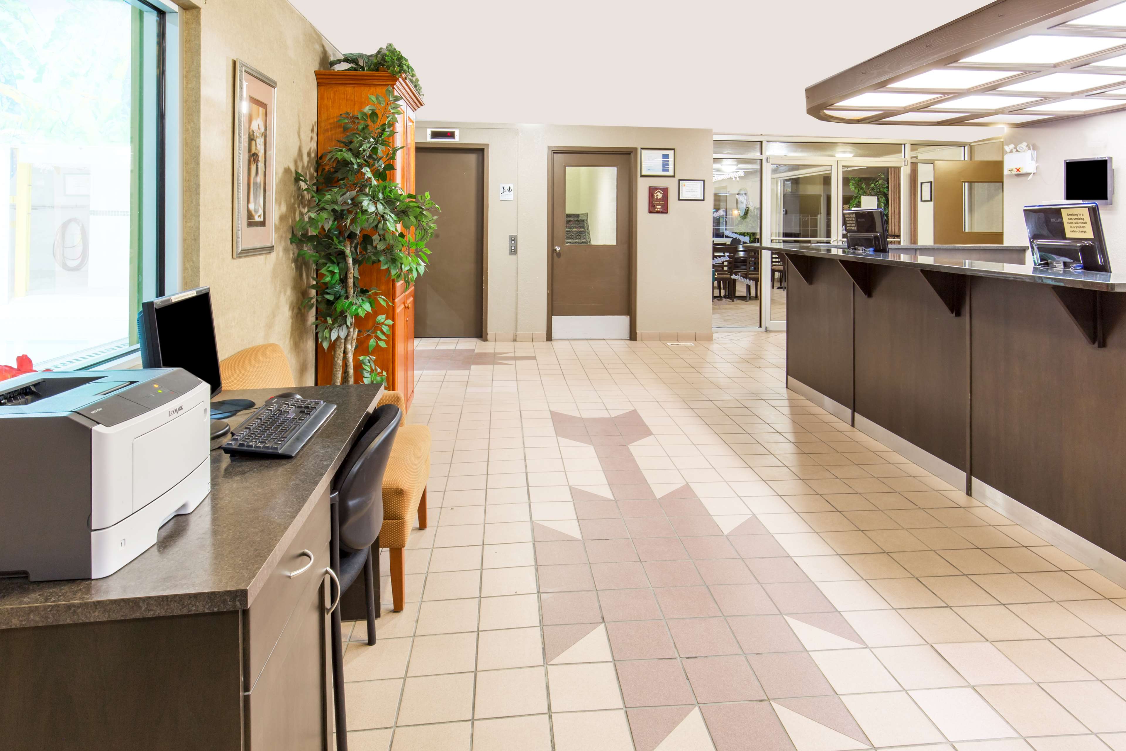 Super 8 by Wyndham Grande Prairie