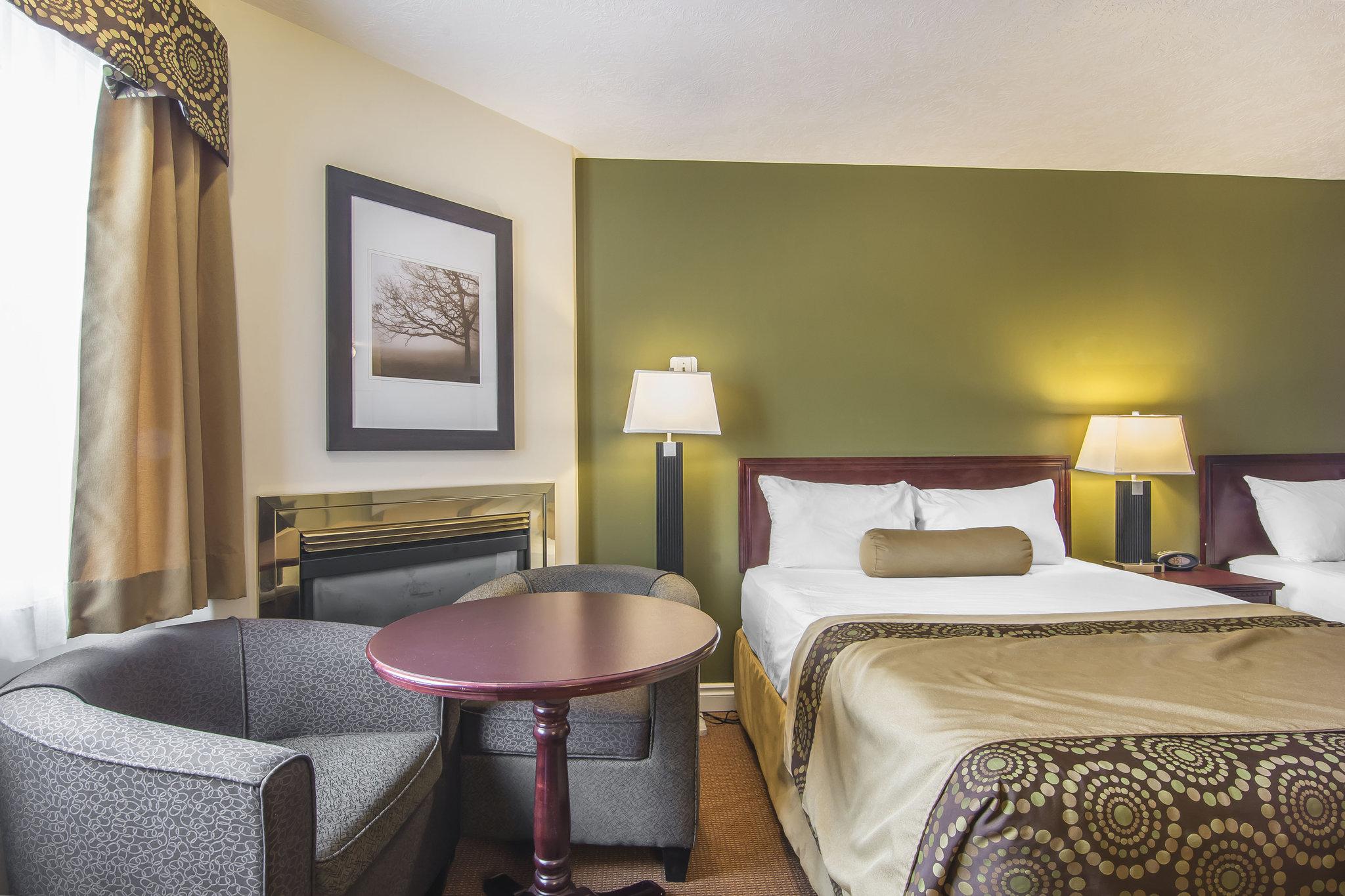 Econo Lodge Inn & Suites