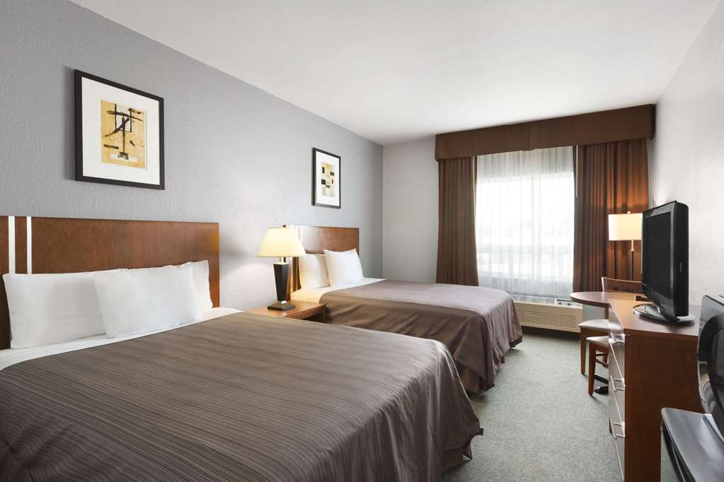 High Prairie Inn Hotel & Suites