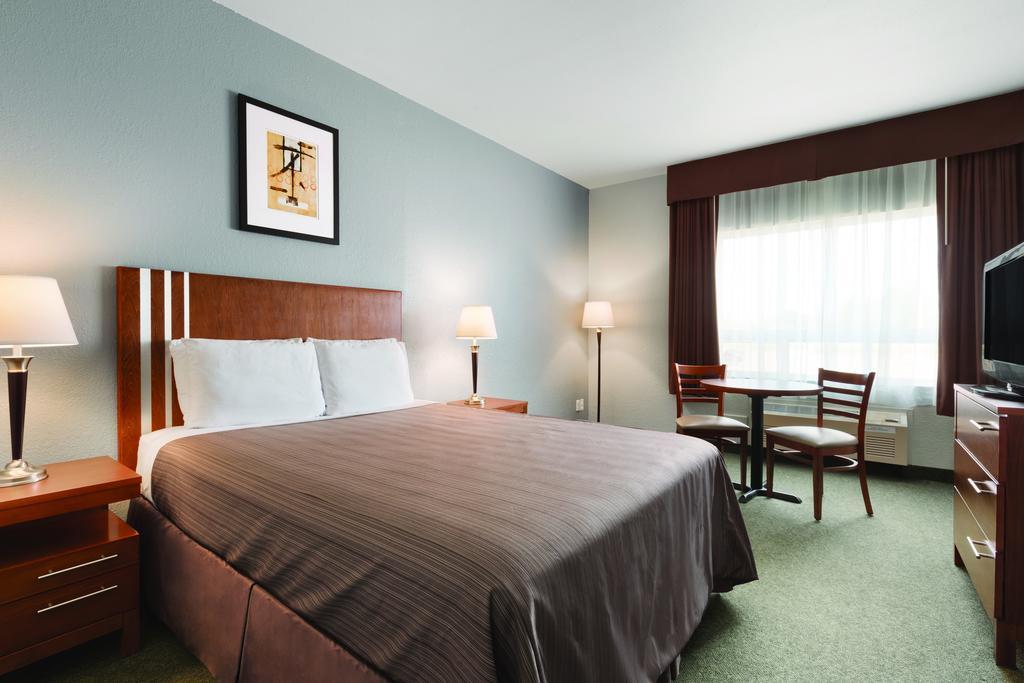 High Prairie Inn Hotel & Suites