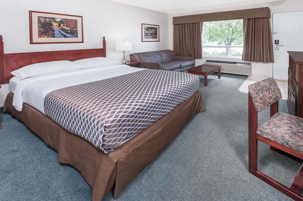 Super 8 by Wyndham High River AB