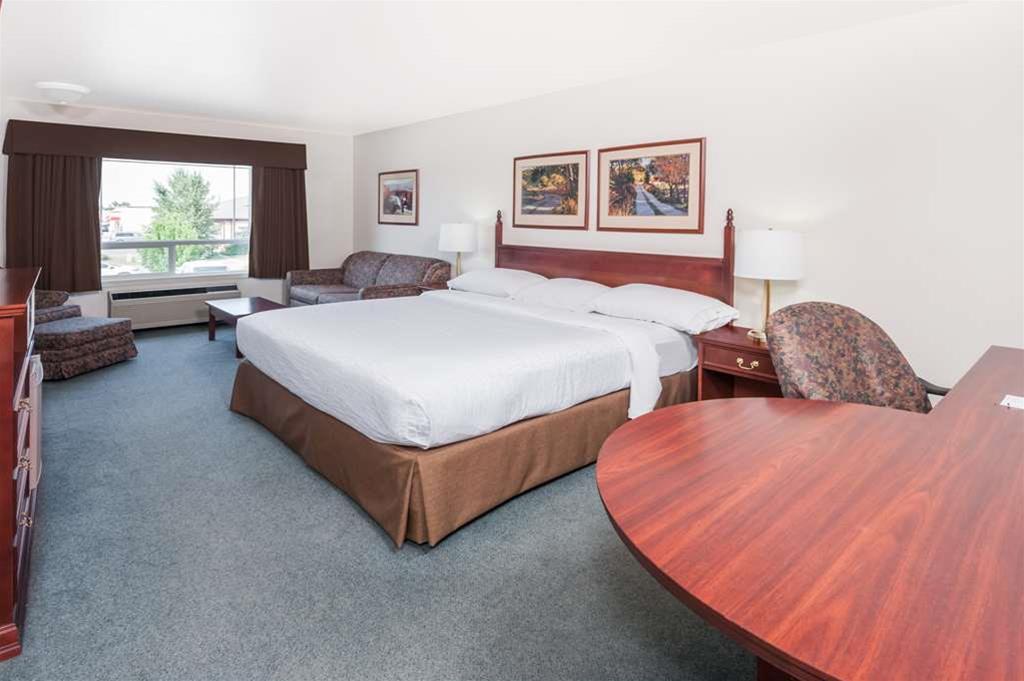 Super 8 by Wyndham High River AB