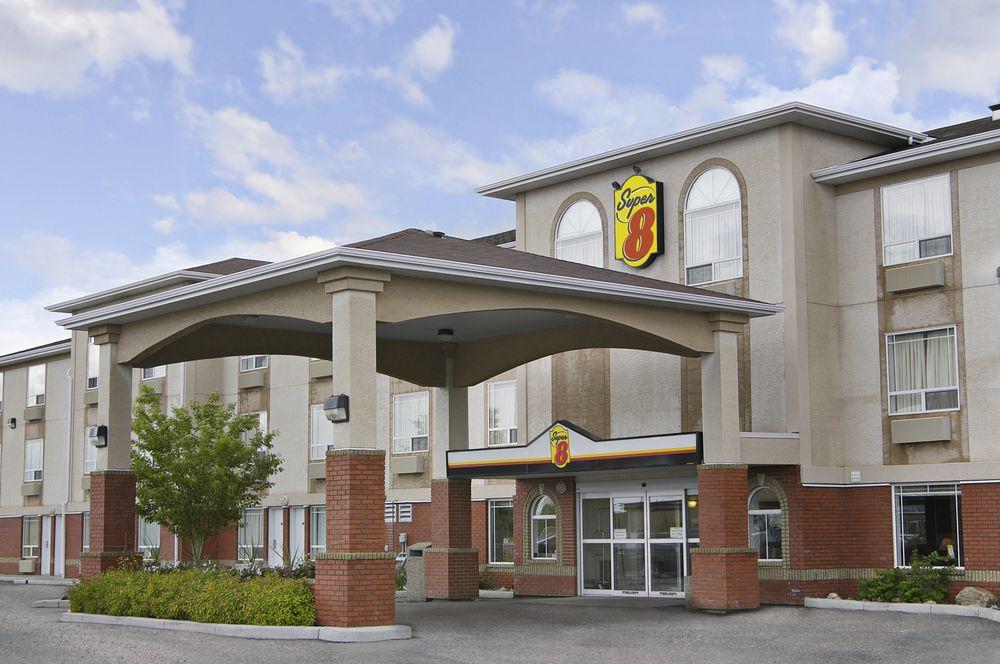 Super 8 by Wyndham High River AB