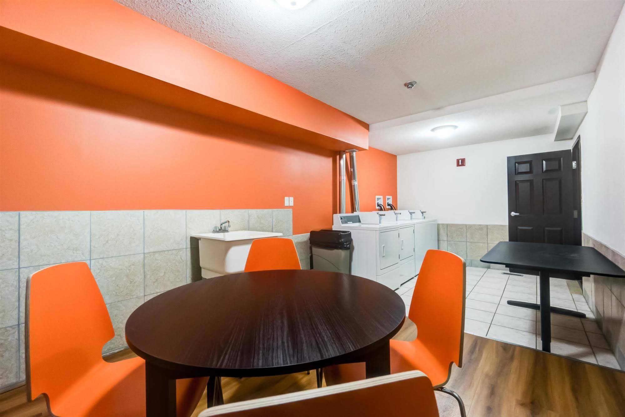 Motel 6 Innisfail AB